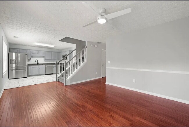 Building Photo - "Charming 3-Bed Townhouse with Hardwood Fl...