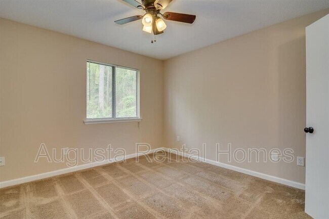Building Photo - 3508 Woodlake Rd
