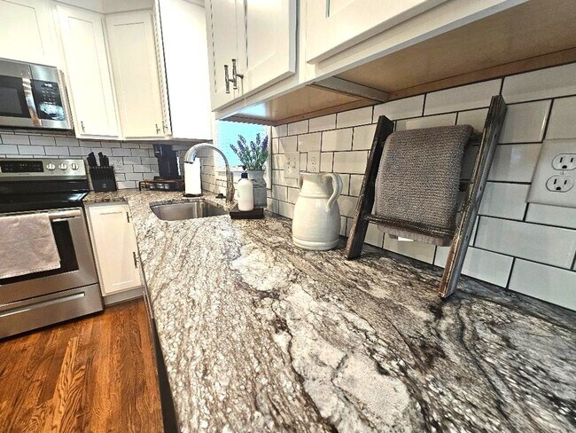 Building Photo - 3 Bedroom home minutes from Prisma Health and Downtown Greenville