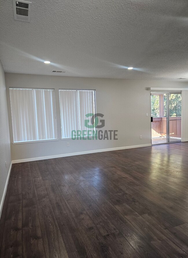 Building Photo - 495 Cherry Ln