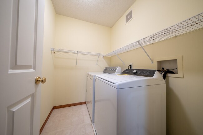 Building Photo - 15645 Float Ct