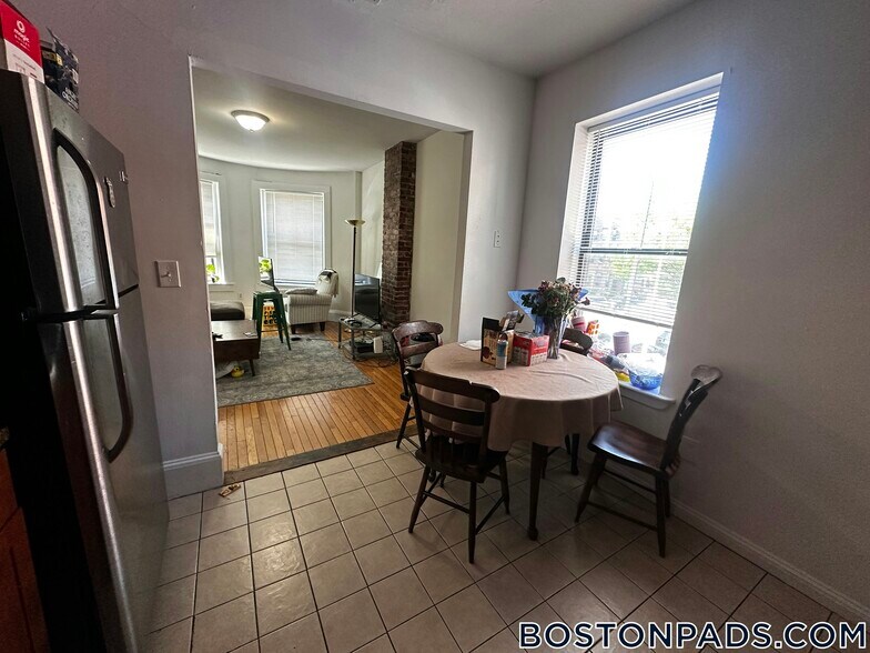 Building Photo - 878 Huntington Ave