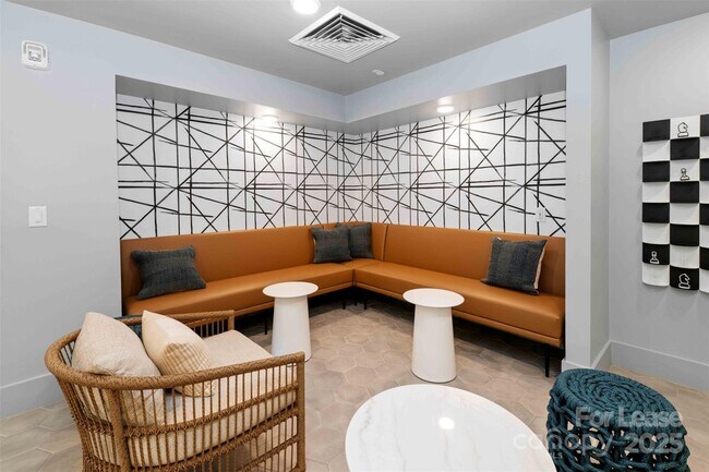 Building Photo - 3305 South Blvd