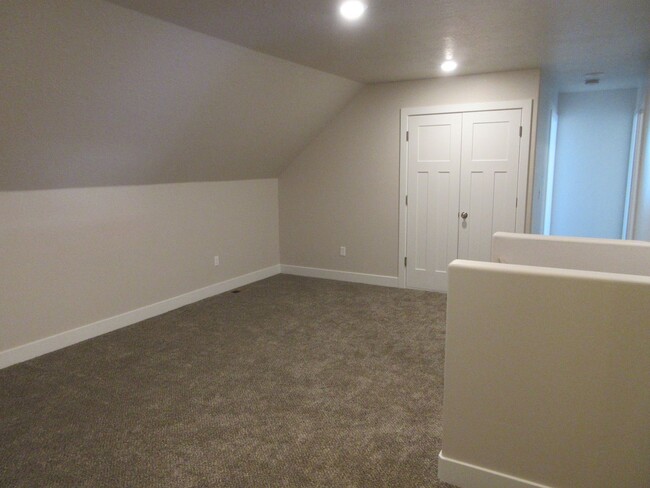 Building Photo - 4 bedroom - 2.5 Town home - Newer Construc...