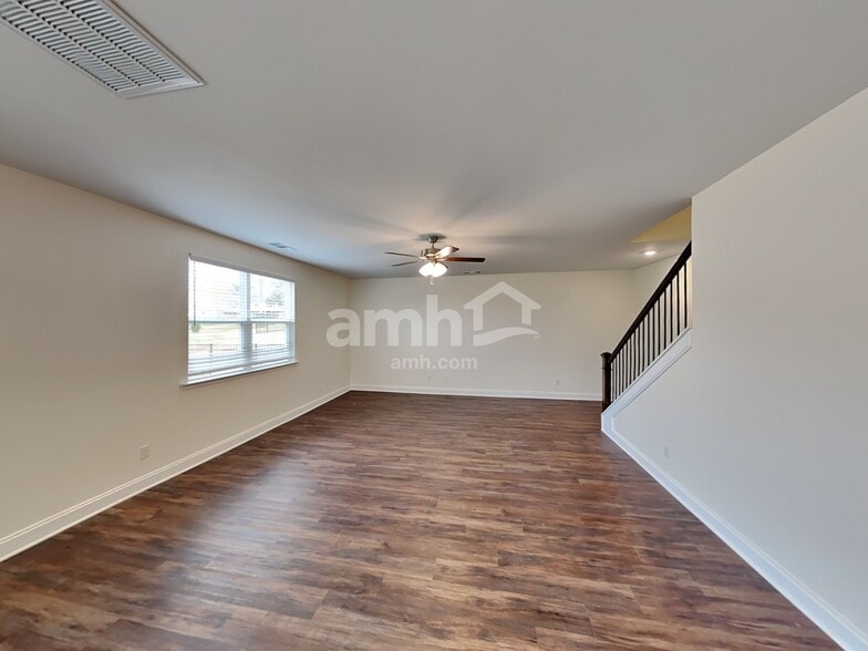 Building Photo - 2004 Williamshire Ln