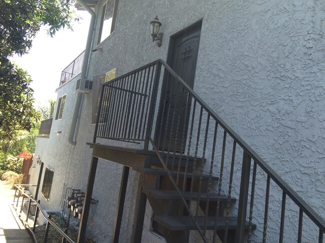 Building Photo - 1419 Allesandro St