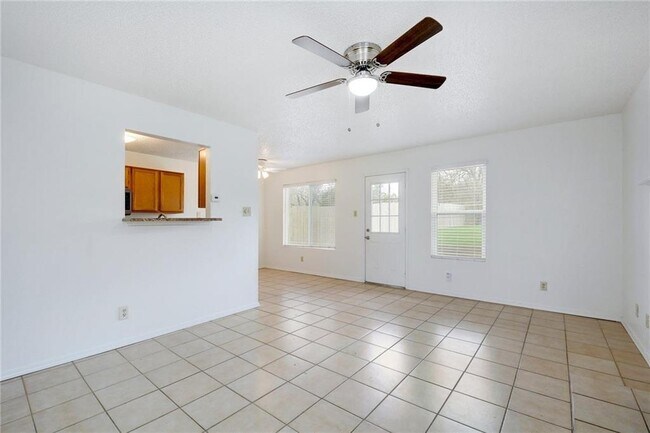 Building Photo - 6102 Parkwood Dr