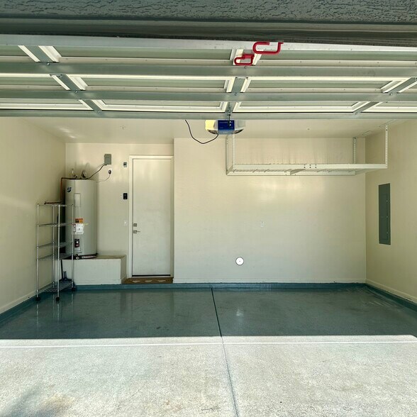 Building Photo - 2090 S Dorsey Ln