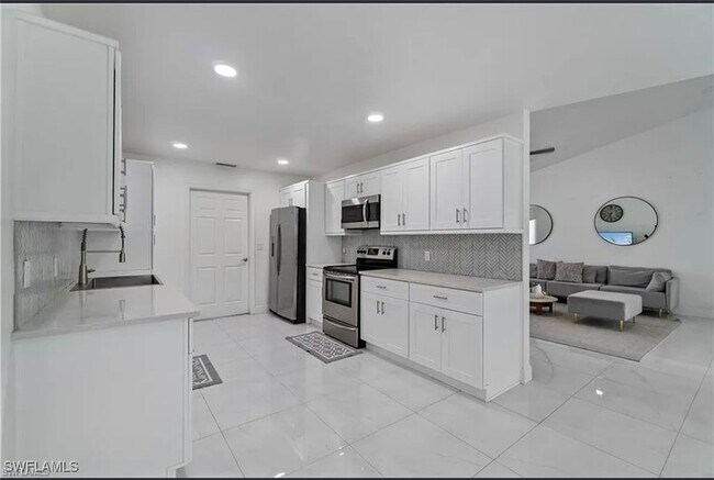 Building Photo - 96 Wickliffe Dr