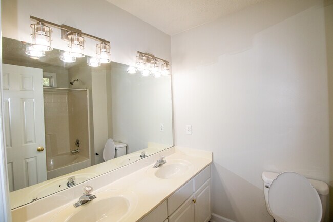 Building Photo - 223 Gregory Dr
