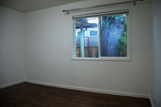 Building Photo - 52 Tamalpais Ave