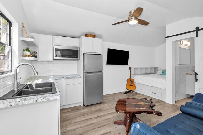 Building Photo - 1102 Mosher Ln