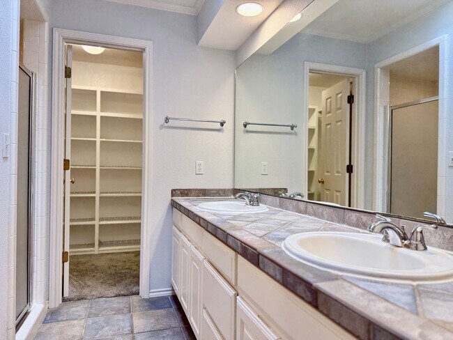 Building Photo - For Rent