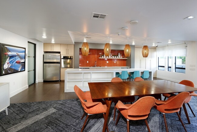 Building Photo - 5600 Wilshire