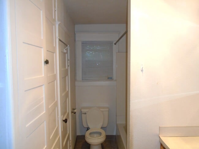 Building Photo - 435 Wilson St S