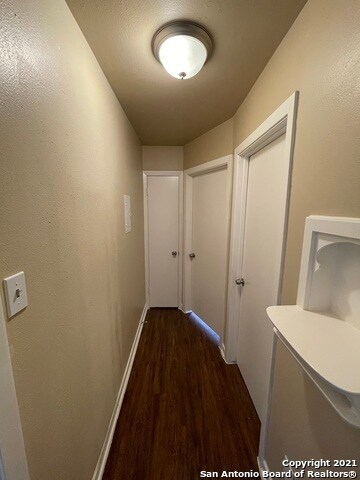 Building Photo - 211 Sunnyland Dr