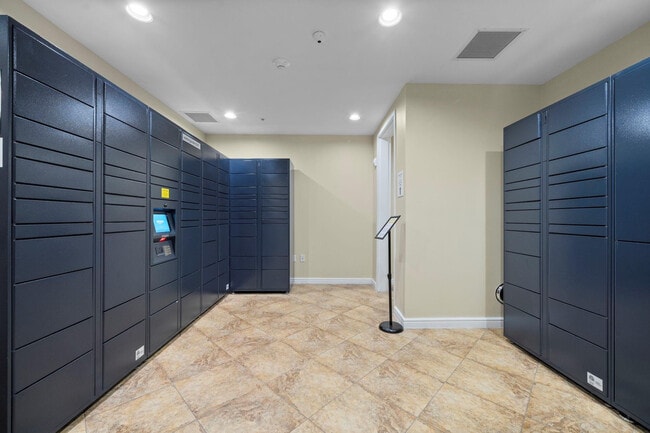 Building Photo - 347 N New River Dr E