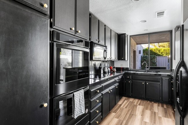 Building Photo - Stylish Palm Springs Retreat with Pool (Monthly Only - No Long Term)