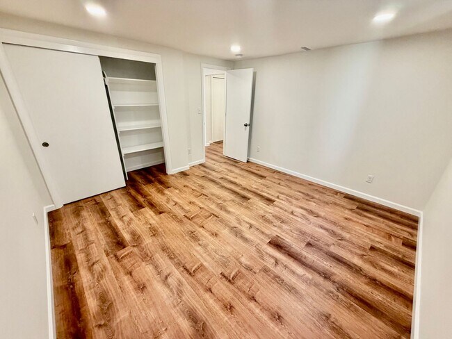 Building Photo - Spacious, Remodeled 5bd/3bath Cherry Park Home with Large Fenced Garden and Finished Basement