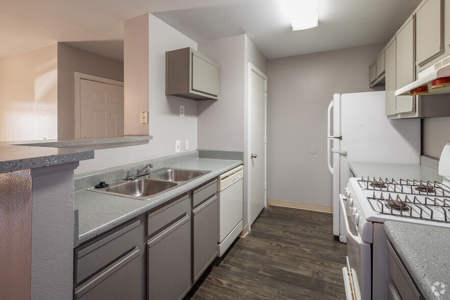 3BR, 2BA Kitchen - zPueblo De Paz Apartments