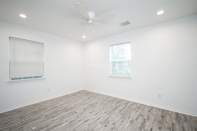 Building Photo - 218 Ishmeal St