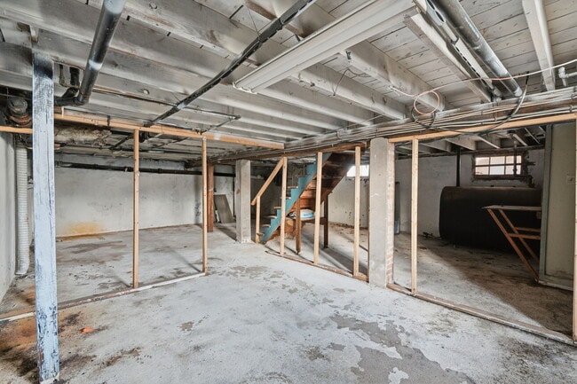 Building Photo - 37 1/2 South St