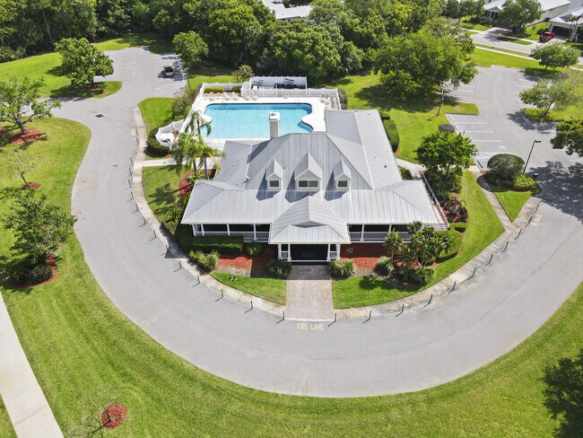 Building Photo - 692 NE Turtleback Trail