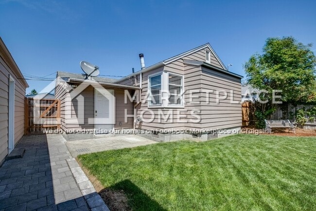 Building Photo - 615 S 225th St