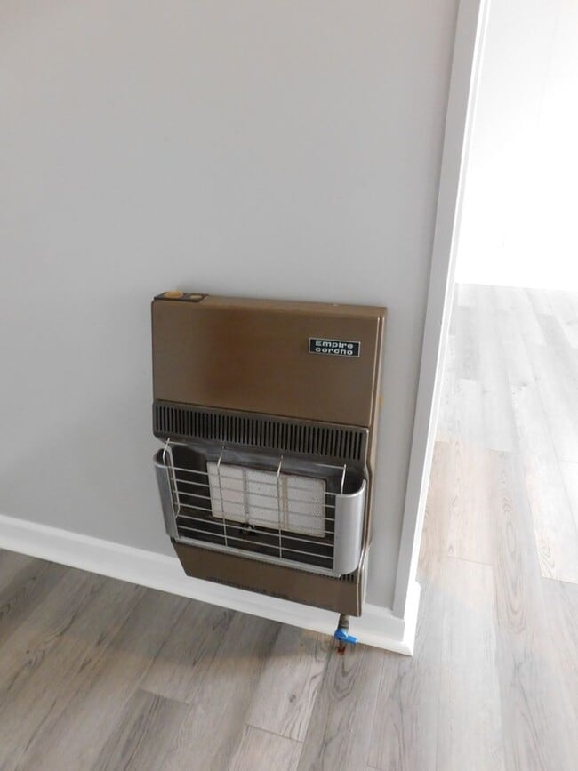 Building Photo - 6455 River Rd