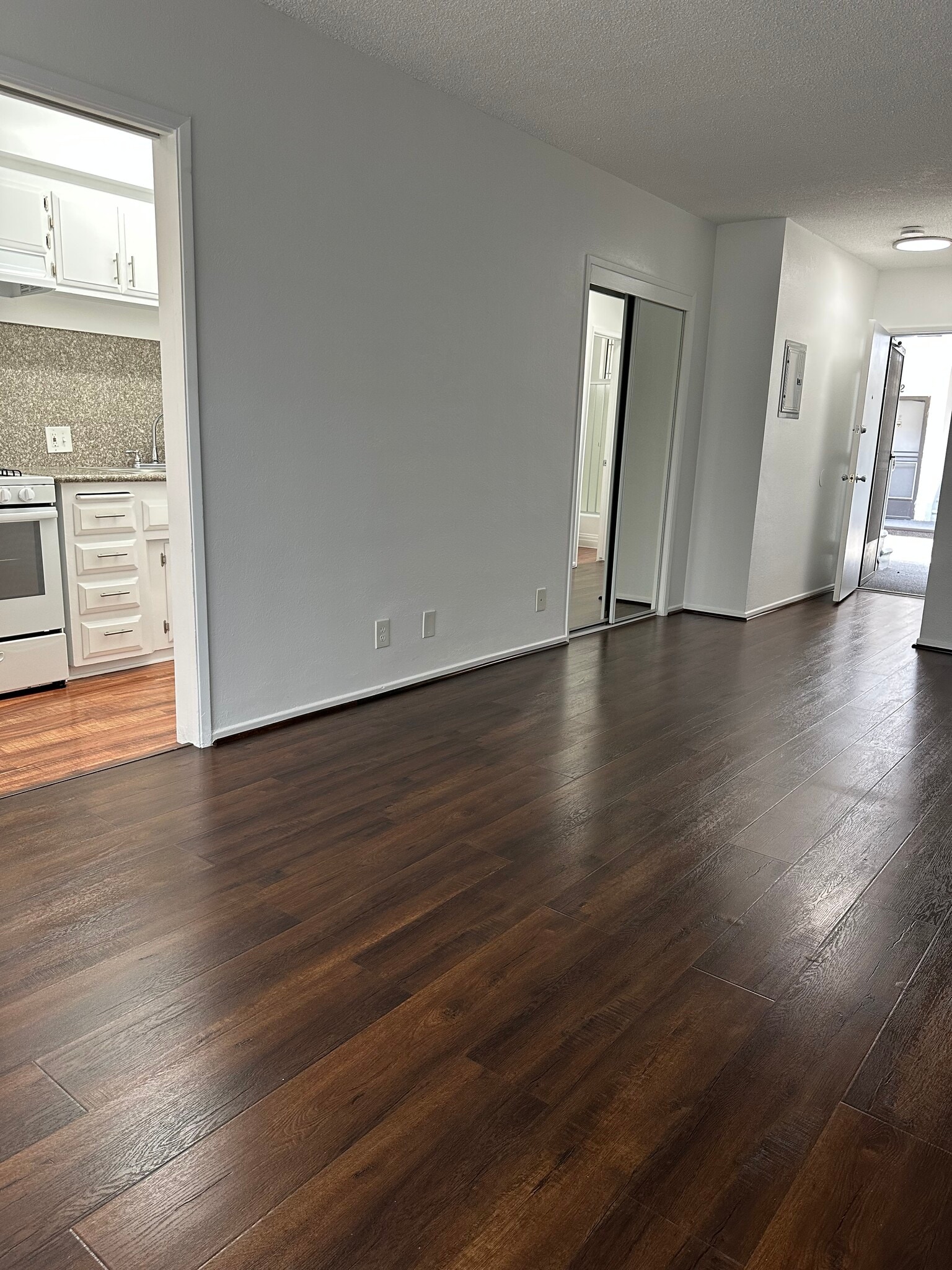 Building Photo - 1722 S Barrington Ave