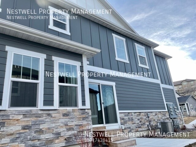 Building Photo - Amazing End-Row Townhome in Traverse Mountain