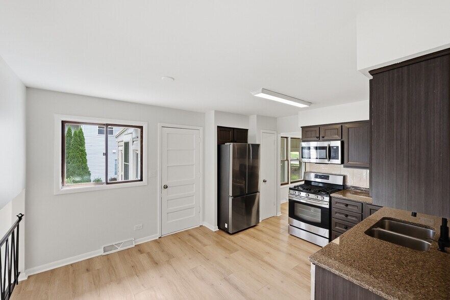 Building Photo - 849 Pear Tree Ln