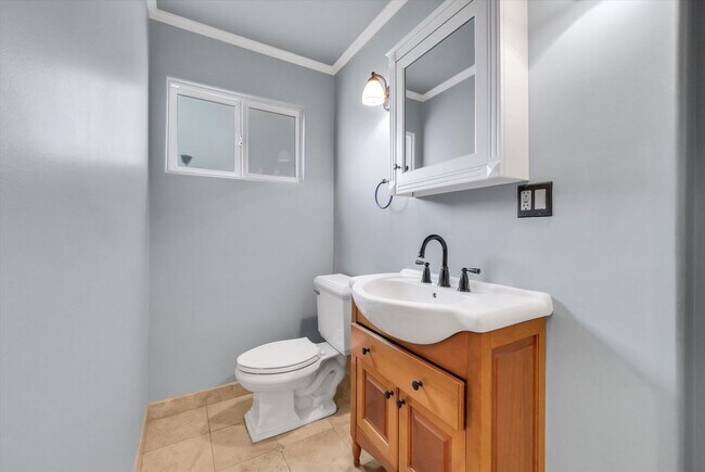 Building Photo - 2006 Manhattan Beach Blvd