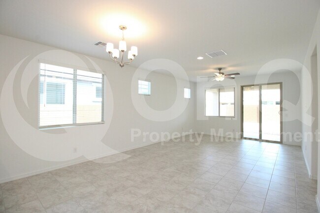 Building Photo - 8810 W Pasadena Ave