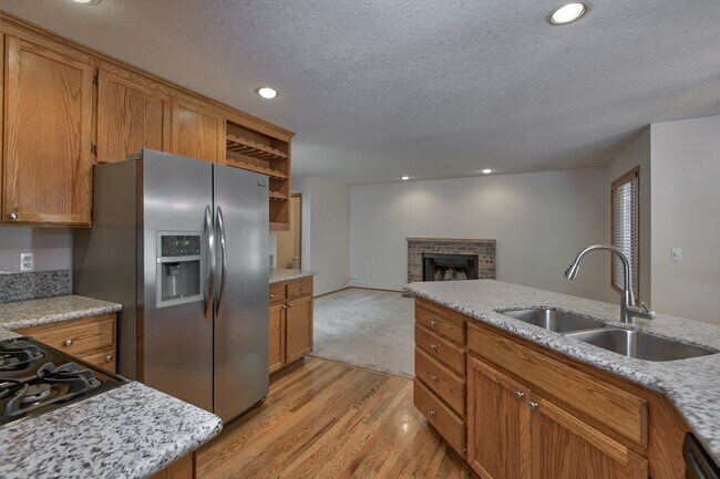 Building Photo - Beautiful cul-de-sac home, with fenced in yard