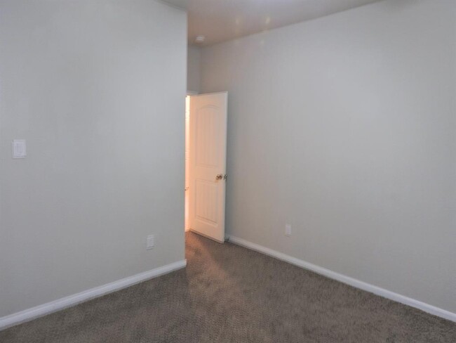 Building Photo - 2705 Osprey Ln