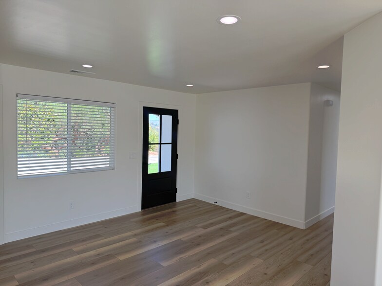 Building Photo - 1436 Sycamore Dr