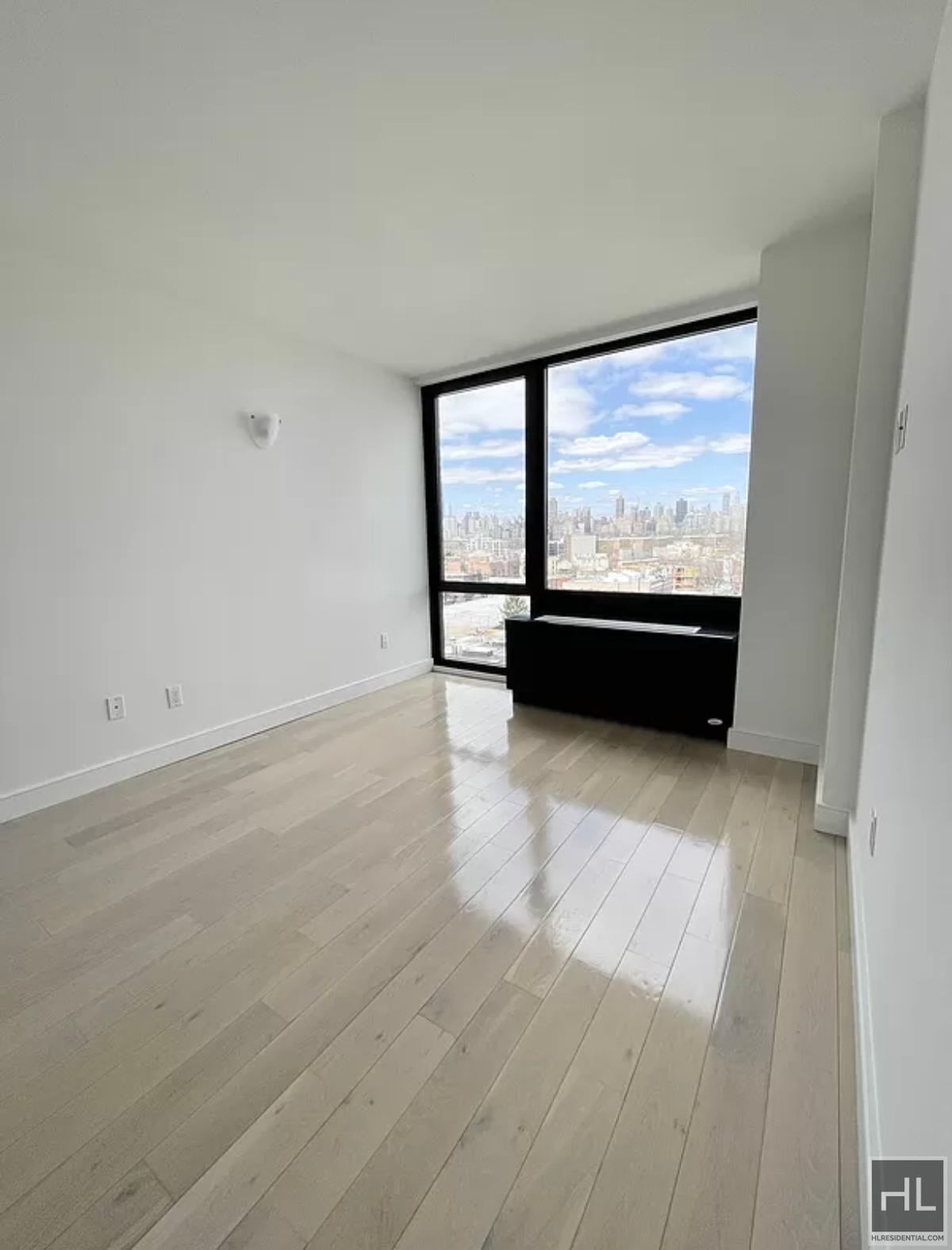 Building Photo - Gorgeous Rent Stabilized 1 bed spanning 700 sq feet - Heat, HW & Cooking gas included, DW Private...