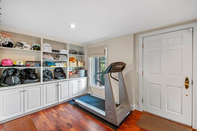 Building Photo - 59 Harbor Ave