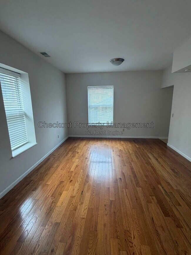 Building Photo - 5531 Pershing Ave