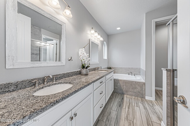 Building Photo - 7544 Loren Cove Dr