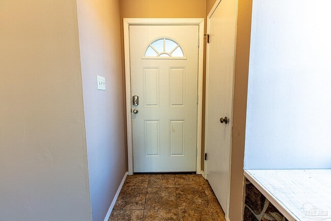 Building Photo - 6242 Ridgegate Cir