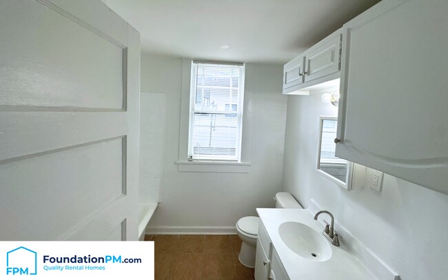 Building Photo - 1492 Faxon Ave