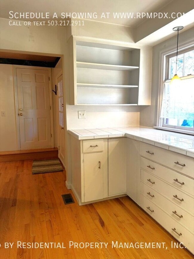 Building Photo - 1938 SW Edgewood Rd