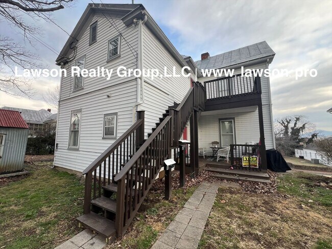 Building Photo - 360 Mountain Ave SW