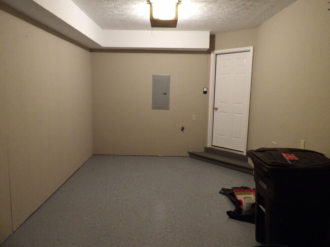 Building Photo - 312 Bypass Plaza Dr