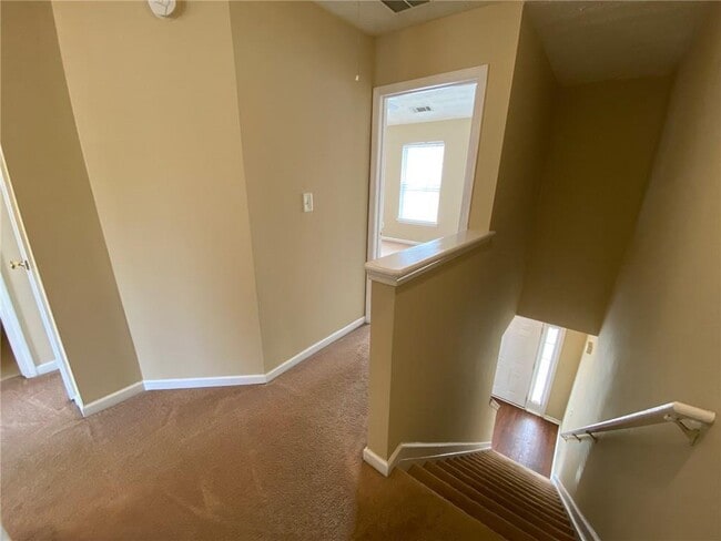 Building Photo - 646 Kenridge Dr