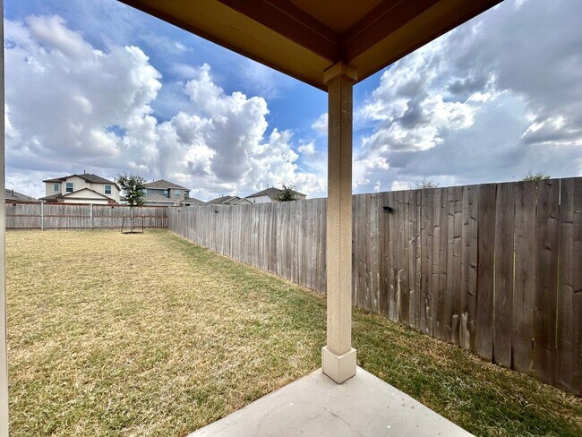 Building Photo - 3 BR / 2 BA Home for Rent in Hutto