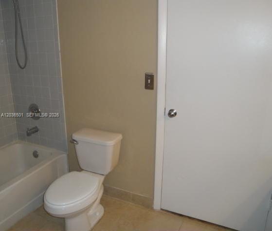 Building Photo - 2831 N Oakland Forest Dr