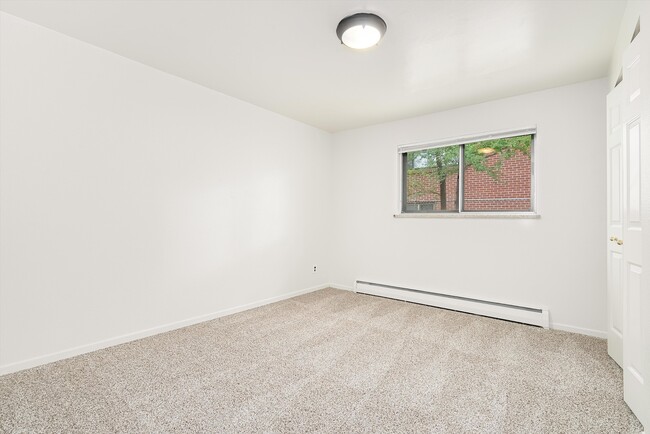 Building Photo - 850 W Chenango Ave